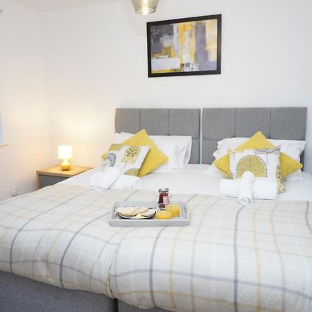Appartamento 2Bedrm-4Guests-Parking-Nearstation Londra Esterno foto
