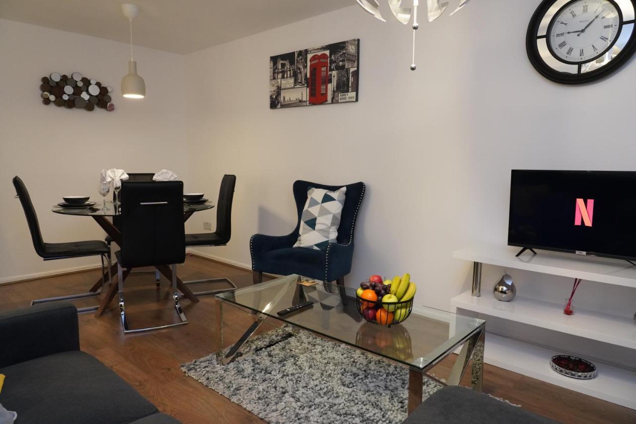 Appartamento 2Bedrm-4Guests-Parking-Nearstation Londra Esterno foto