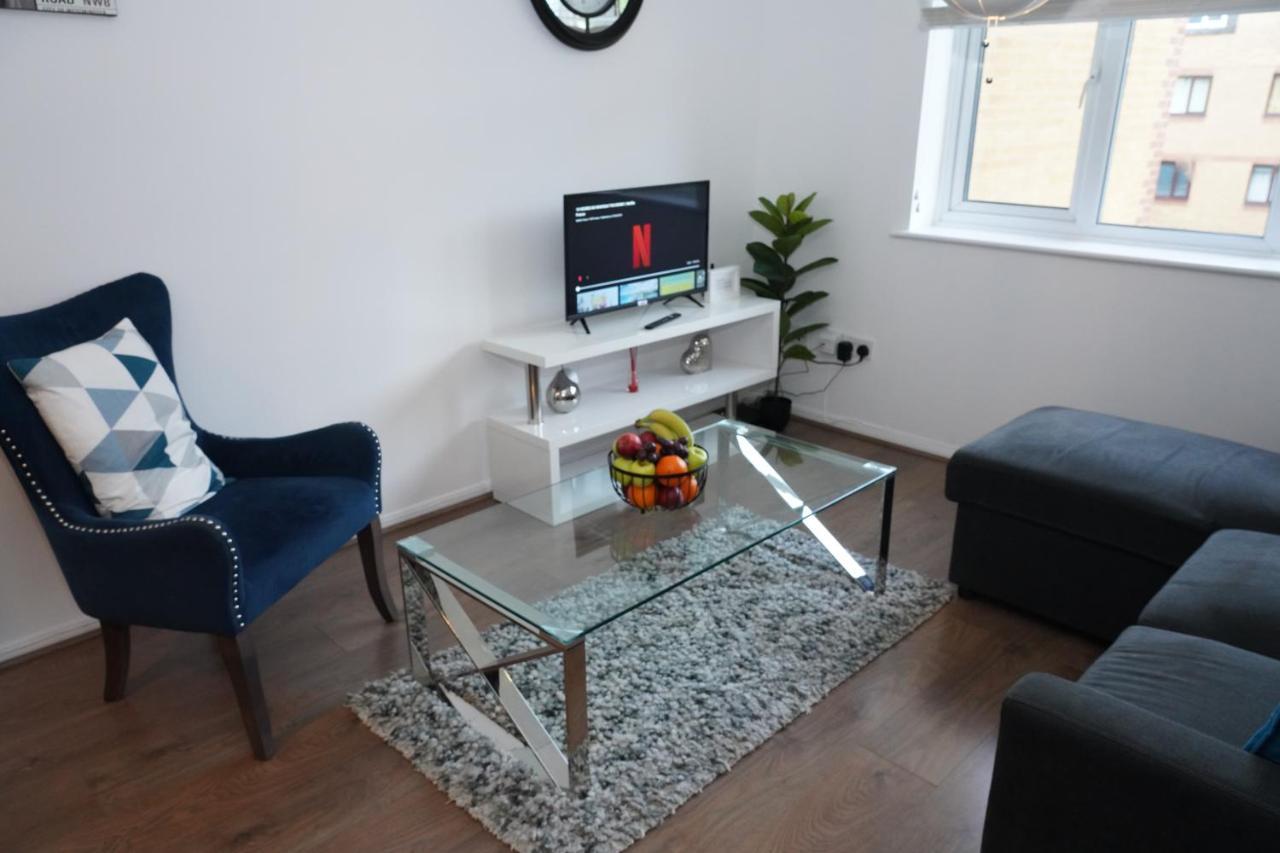 Appartamento 2Bedrm-4Guests-Parking-Nearstation Londra Esterno foto